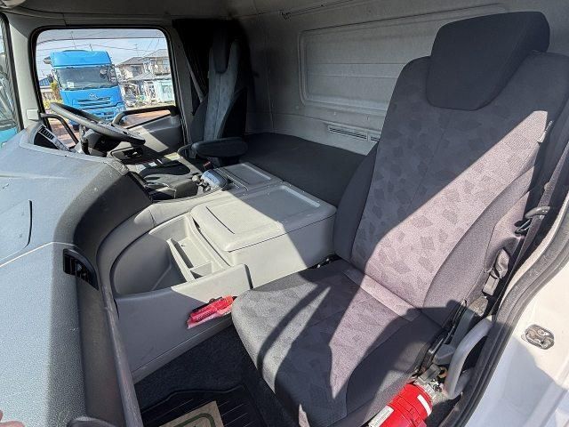 Nissan QUON 2020-04 6805456-18