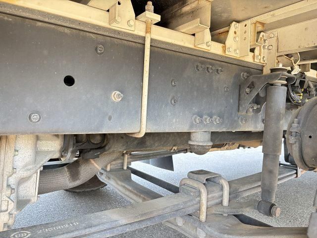 Nissan QUON 2020-04 6805456-22