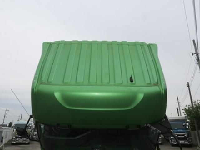 Nissan QUON 2021-06 6805453-13