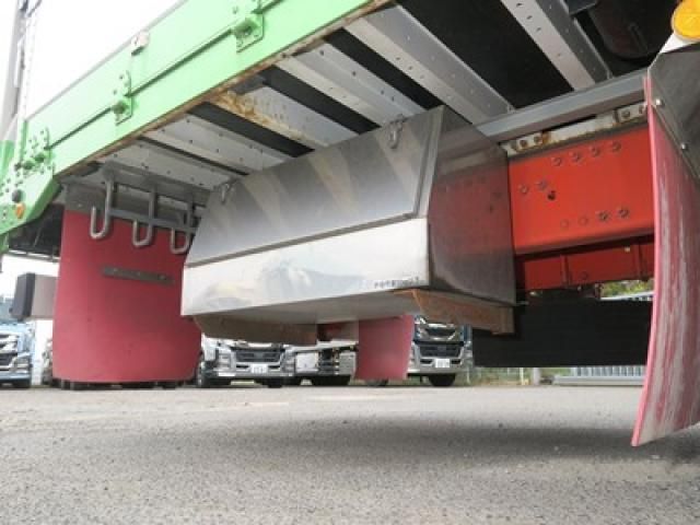 Nissan QUON 2021-06 6805453-18