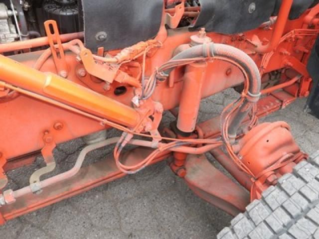 Nissan QUON 2021-06 6805453-25
