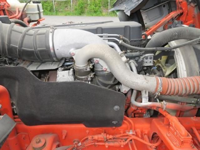 Nissan QUON 2021-06 6805453-27