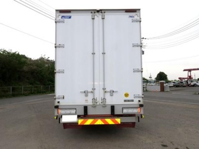 Nissan QUON 2021-06 6805453-4