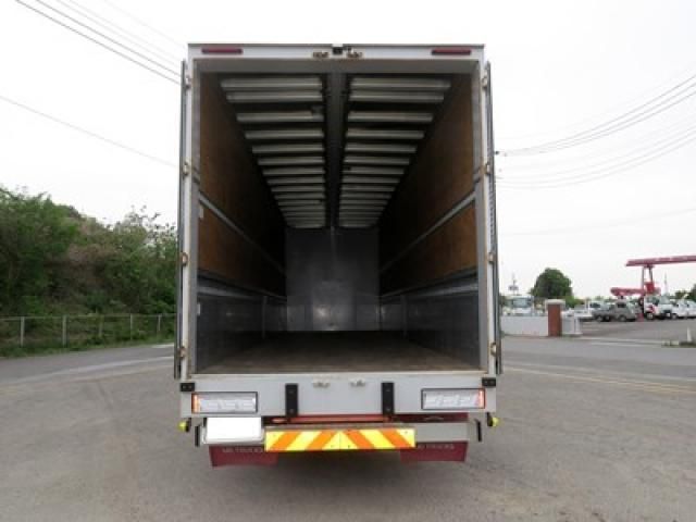 Nissan QUON 2021-06 6805453-5