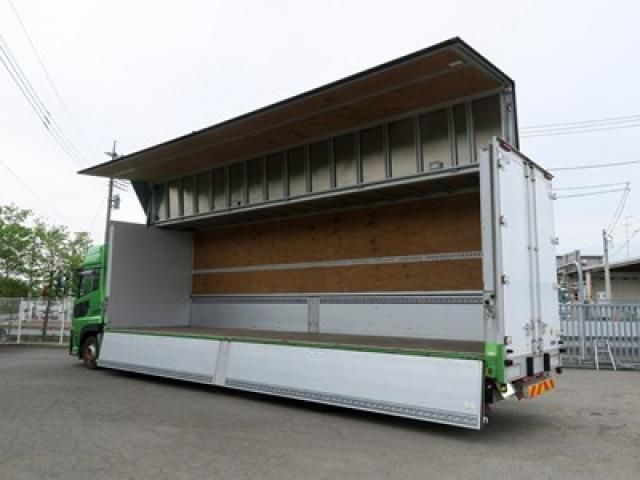 Nissan QUON 2021-06 6805453-8
