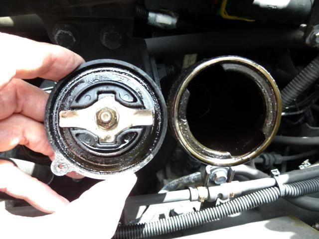 Nissan QUON 2013-03 6805455-25