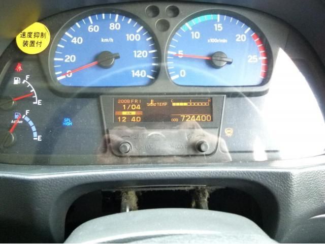 Nissan QUON 2013-03 6805455-29