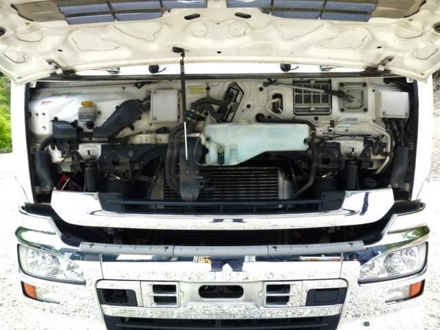 Nissan QUON 2013-03 6805455-7