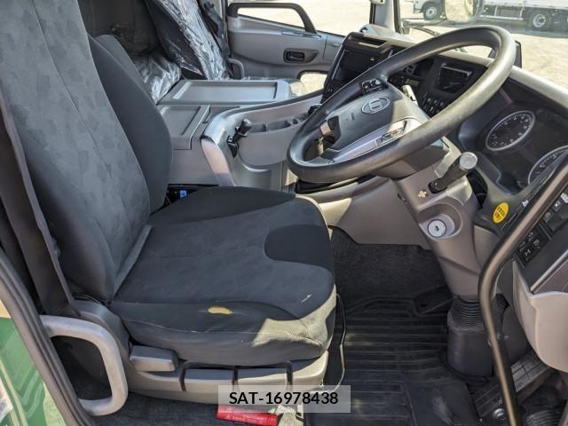 Nissan QUON 2019-04 6911618-26