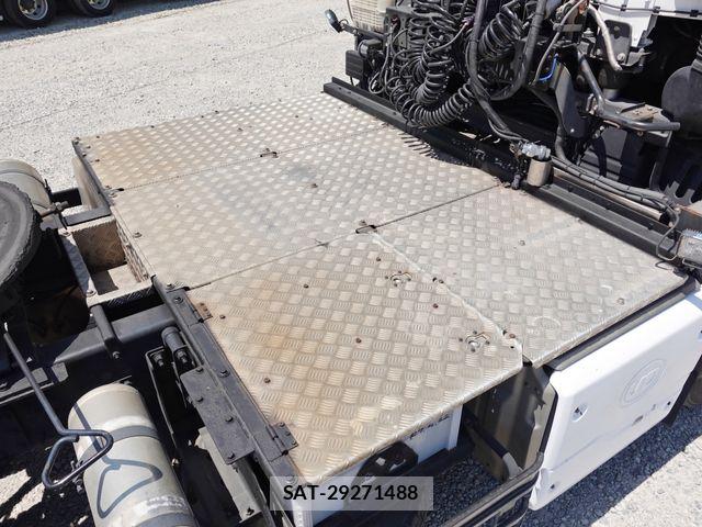 Nissan QUON 2018-11 6911629-14