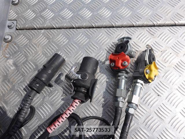 Nissan QUON 2022-12 6911625-15