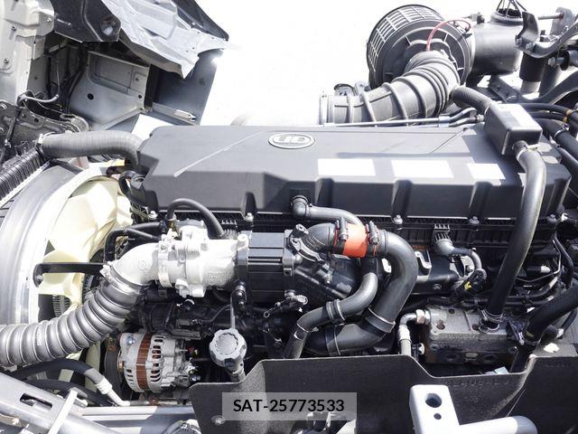 Nissan QUON 2022-12 6911625-16