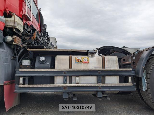 Nissan QUON 2018-10 6911623-14