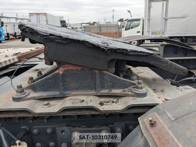 Nissan QUON 2018-10 6911623-15
