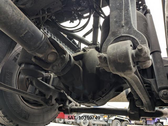 Nissan QUON 2018-10 6911623-16