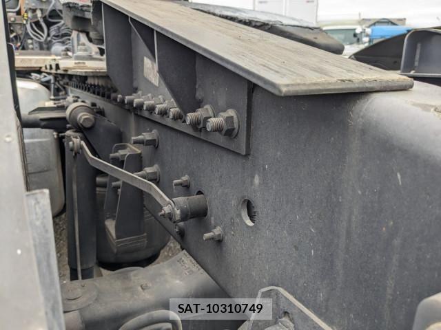 Nissan QUON 2018-10 6911623-18