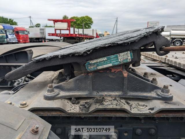 Nissan QUON 2018-10 6911623-20