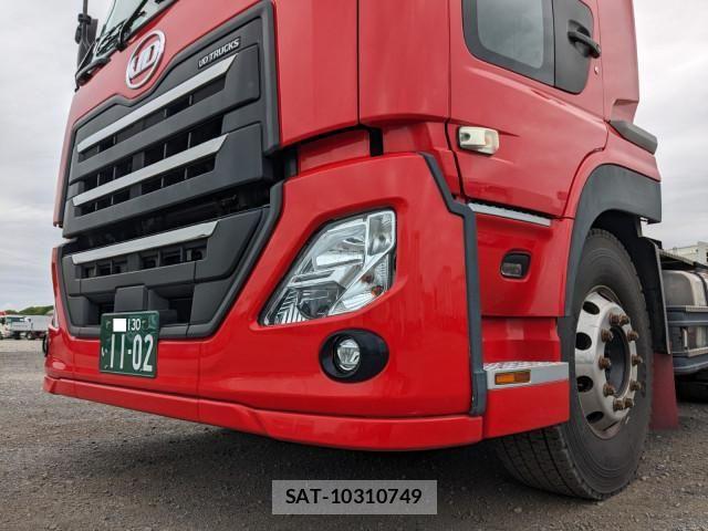 Nissan QUON 2018-10 6911623-24