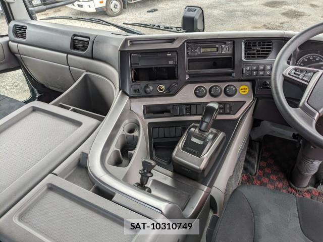 Nissan QUON 2018-10 6911623-26