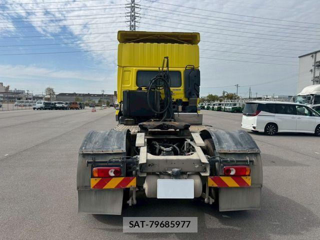 Nissan QUON 2020-07 6911624-4