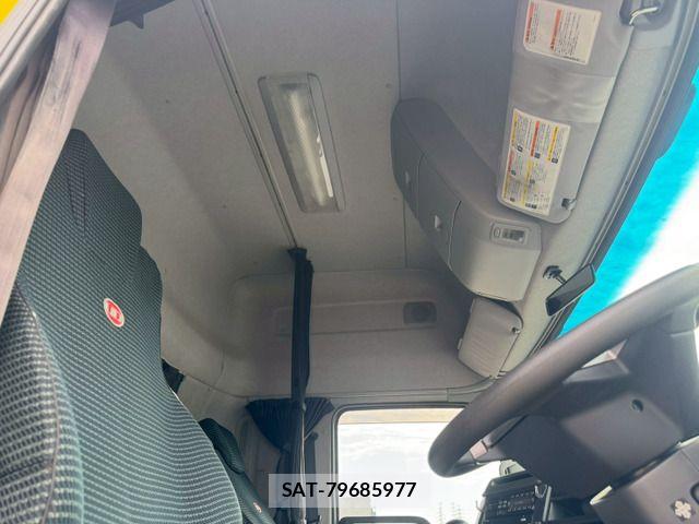 Nissan QUON 2020-07 6911624-7