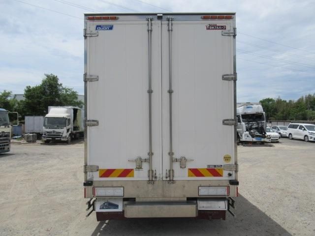 Nissan QUON 2020-02 6964435-4