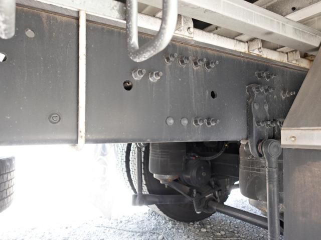 Nissan QUON 2020-04 6964439-21