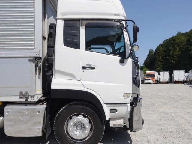 Nissan QUON 2020-04 6964439-5