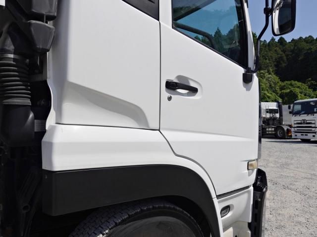 Nissan QUON 2020-04 6964439-6