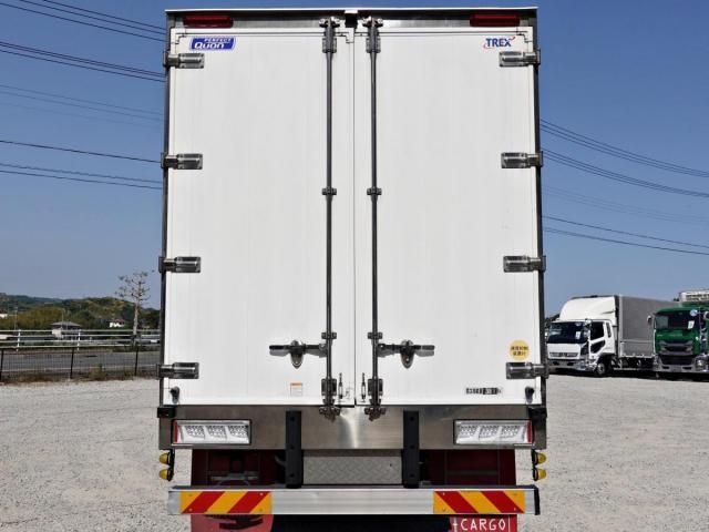 Nissan QUON 2020-04 6964439-8