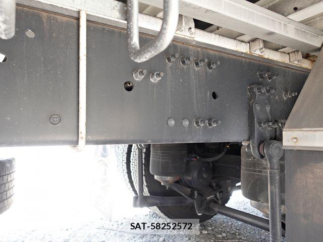 Nissan QUON 2020-04 6997532-20