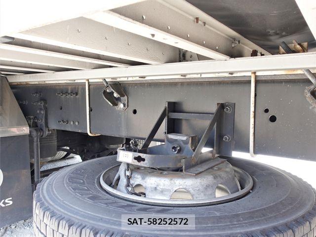 Nissan QUON 2020-04 6997532-21