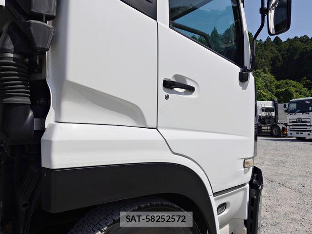 Nissan QUON 2020-04 6997532-5