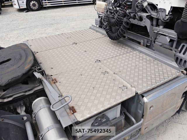 Nissan QUON 2022-11 7060361-14