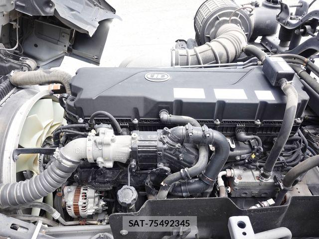 Nissan QUON 2022-11 7060361-23