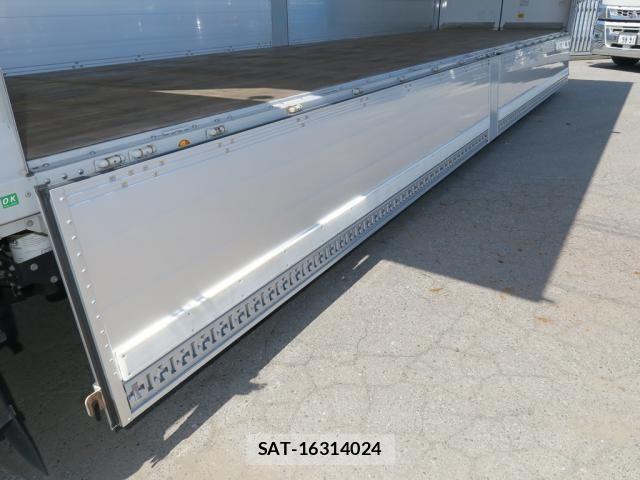 Nissan QUON 2023-01 7060359-12