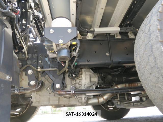 Nissan QUON 2023-01 7060359-23