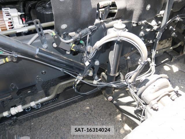 Nissan QUON 2023-01 7060359-24