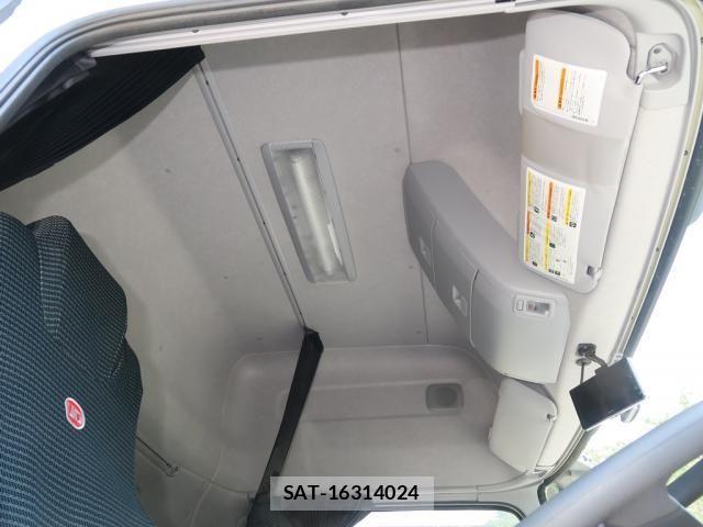 Nissan QUON 2023-01 7060359-27