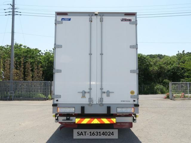 Nissan QUON 2023-01 7060359-4