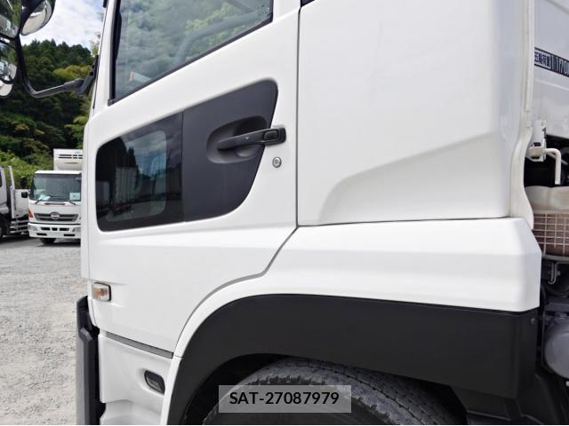 Nissan QUON 2022-11 7060362-12