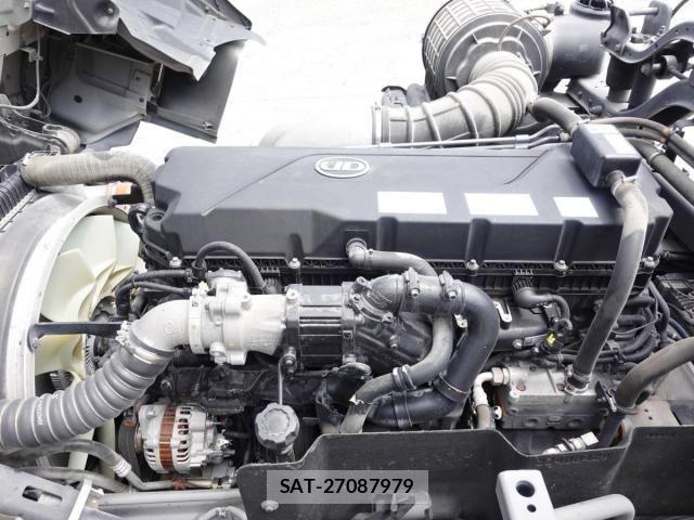 Nissan QUON 2022-11 7060362-24
