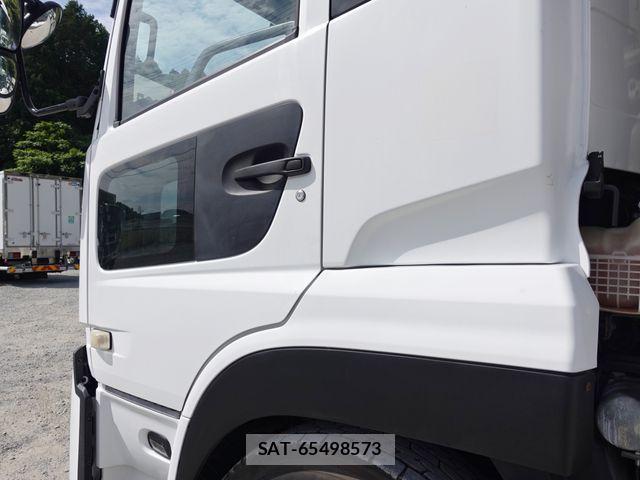Nissan QUON 2019-02 7060360-10