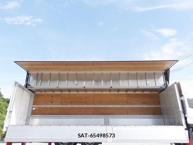 Nissan QUON 2019-02 7060360-13
