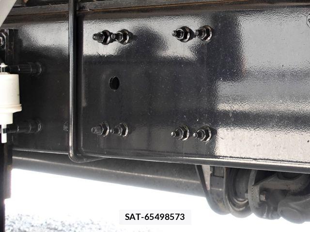 Nissan QUON 2019-02 7060360-22