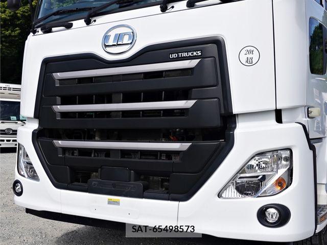 Nissan QUON 2019-02 7060360-2
