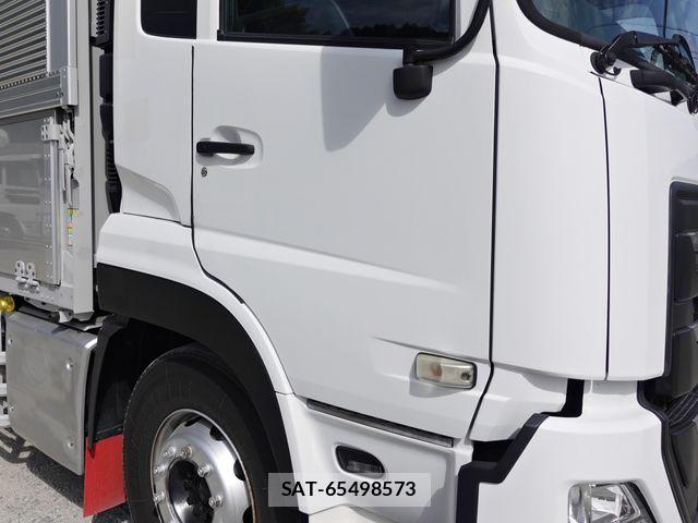 Nissan QUON 2019-02 7060360-4