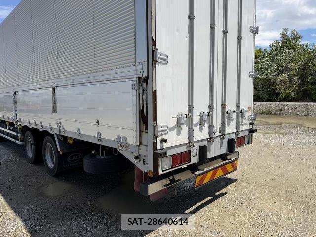 Nissan QUON 2016-09 7060364-12