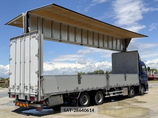 Nissan QUON 2016-09 7060364-16