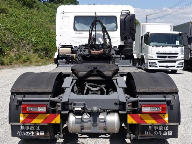 Nissan QUON 2022-10 7199694-9